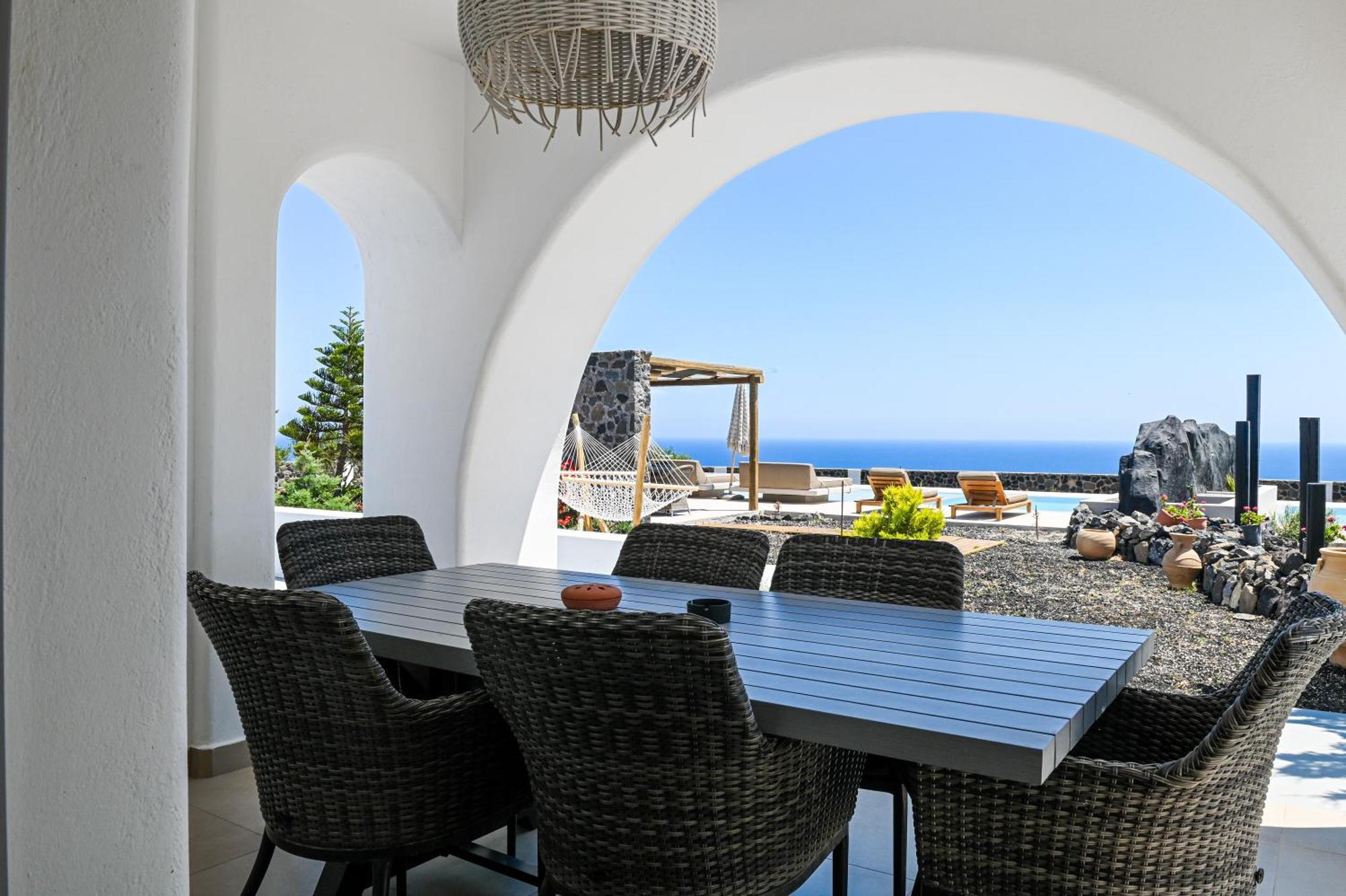 Saint Apostles * Fira (Santorini)